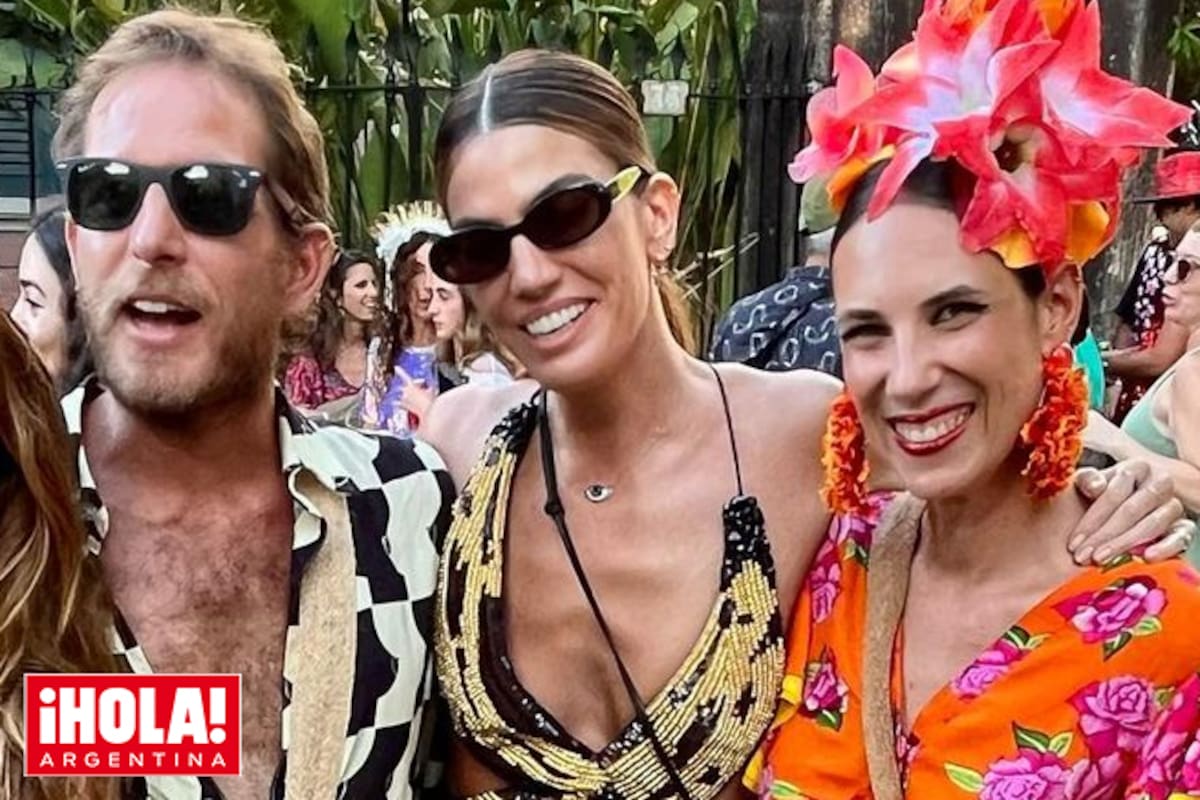 Andrea Casiraghi junto a su mujer Tatiana Santo Domingo (con una vincha de flores) y su gran amiga Bianca Brandolini.