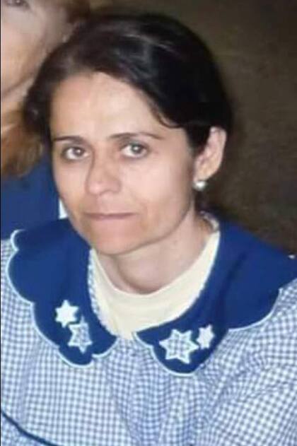 Andrea con el uniforme que usaba para trabajar en el colegio, en una de las pocas fotos que conserva su amiga Marcela.