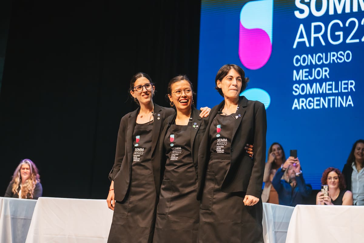 Andrea Donadio; Delvis Huck; Alma Cabral, las finalistas mujeres del concurso local de la sommellierie.
