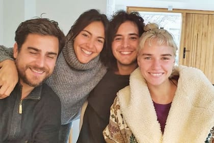 Andrea es madre de Tomás Frigerio (izquierda) y Josefina Bocchino (derecha). Su hijo mayor está casado con Estefanía Couture de Troismonts, con quien tuvo a Olivia, Ramón y Jacinta. Fini está de novia con Ignacio Crespo Campos y vive con él en Europa desde hace tres años.