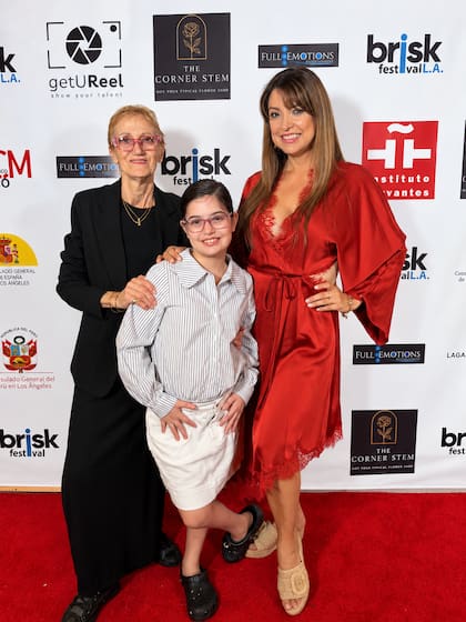 Andrea Estevez junto aus madre y su hija, Hannah