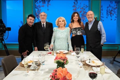Andrea Frigerio, Damián De Santos, Alfredo Leuco y Luis Brandoni fueron los invitados de este sábado de Mitha Legrand (Foto: Instagram/@MirthaLegrand)