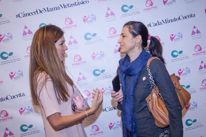 Andrea Frigerio prologó el libro Palabra de mujer, un diccionario de palabras resignificadas por mujeres con cáncer de mama metastásico y condujo la presentación con mucha emoción.