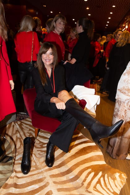 Andrea Frigerio se probó las botas de caña alta, uno de los musts de esta temporada.