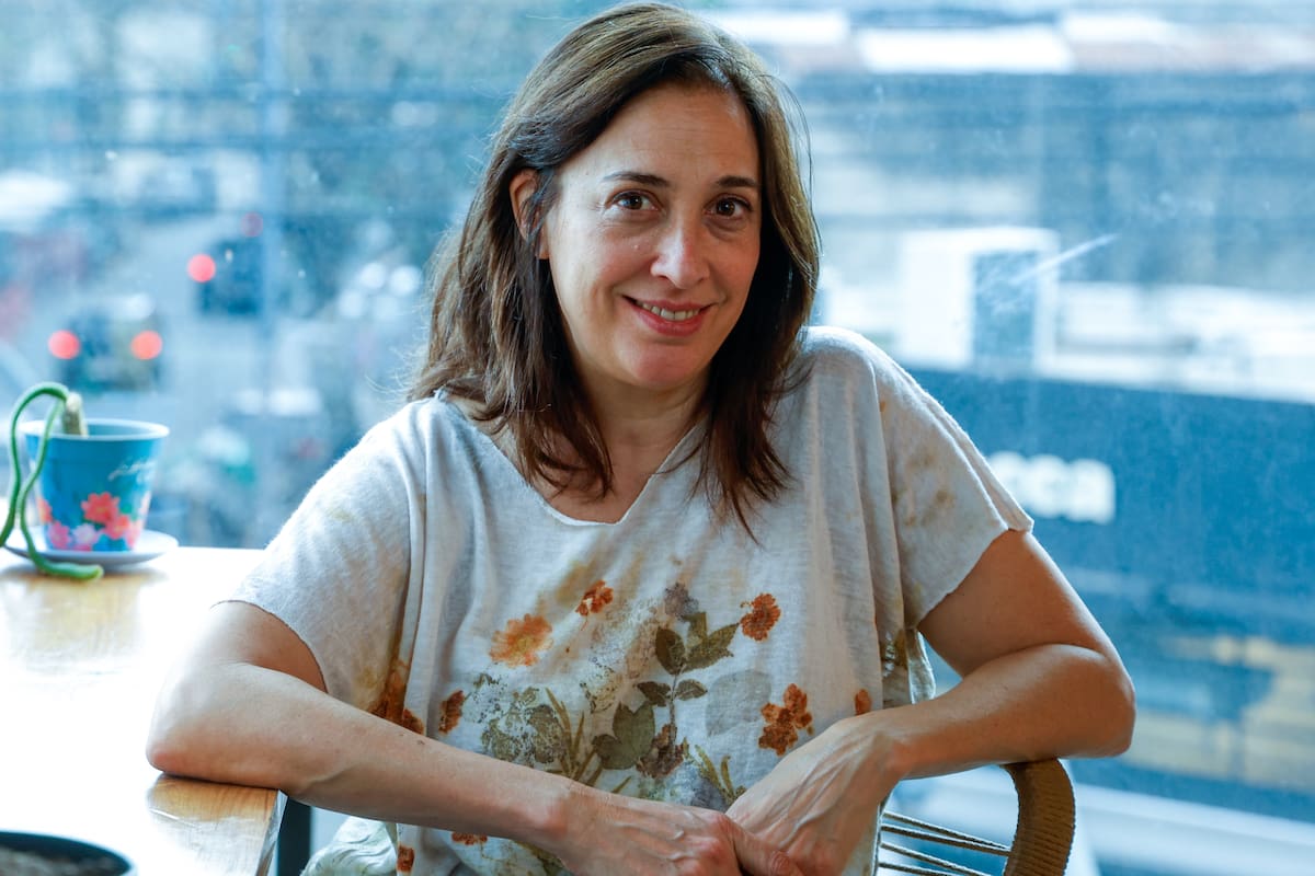 Andrea Garrote es la profesora Claudia Pérez Espinosa en la poderosa obra Pundonor, un unipersonal que lleva siete temporadas en la cartelera porteña