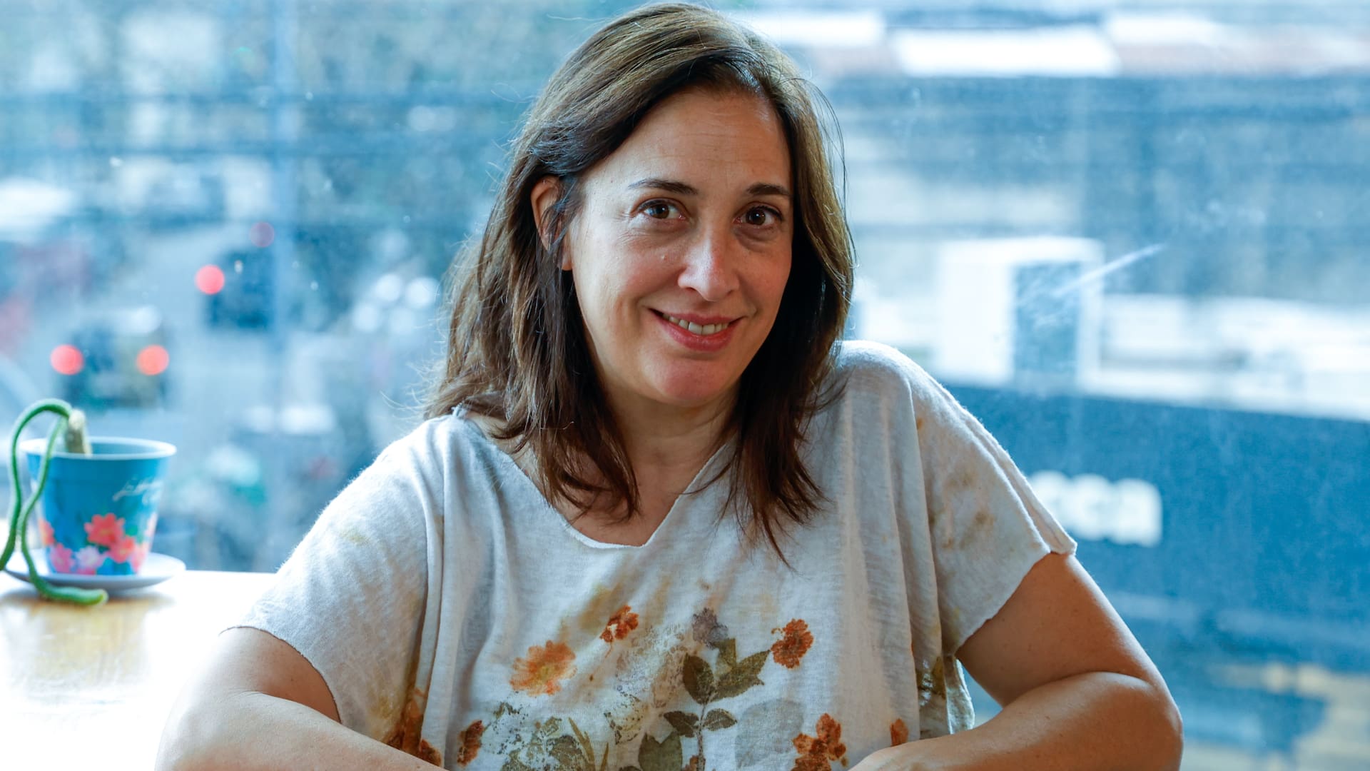 Andrea Garrote es la profesora Claudia Pérez Espinosa en la poderosa obra Pundonor, un unipersonal que lleva siete temporadas en la cartelera porteña
