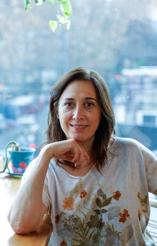 Andrea Garrote es la profesora Claudia Pérez Espinosa en la poderosa obra Pundonor, un unipersonal que lleva siete temporadas en la cartelera porteña