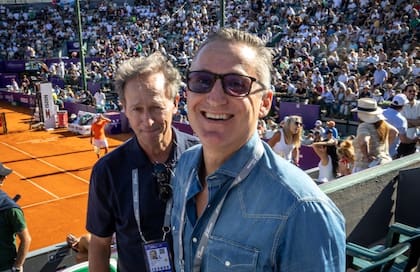 Andrea Gaudenzi, el extenista italiano que preside la ATP desde 2020, junto con Martín Jaite, director del ATP de Buenos Aires