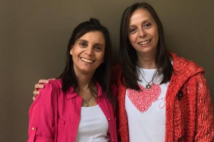Andrea González junto a su hermana y donante de médula, Alejandra.