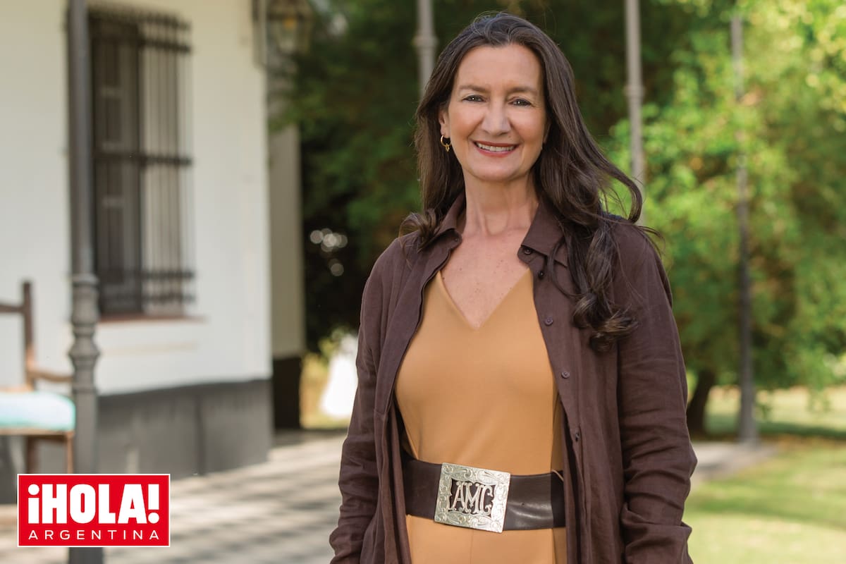 Andrea Grobocopatel vendió sus acciones en Los Grobo, el imperio sojero, en 2016, para iniciar un negocio propio y poder dedicarle tiempo a FLOR, la fundación que ella lidera y que impulsa el acceso de las mujeres a los directorios de las empresas. La rastra de plata que luce en la foto tiene sus iniciales (su segundo nombre es Mariela).