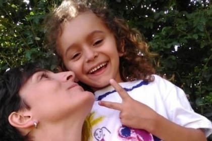 Andrea junto a su hija Alma