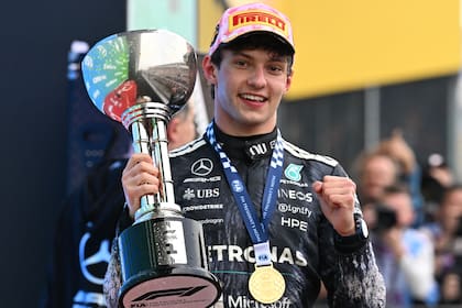 Andrea Kimi Antonelli ganó el Gran Premio de Japón y se trepó a lo más alto de la tabla de posiciones