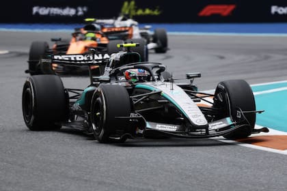Andrea Kimi Antonelli sigue primero
