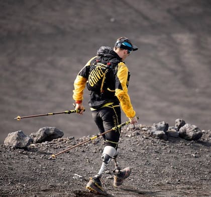 Andrea Lanfri, camino a la cumbre en el Everest.