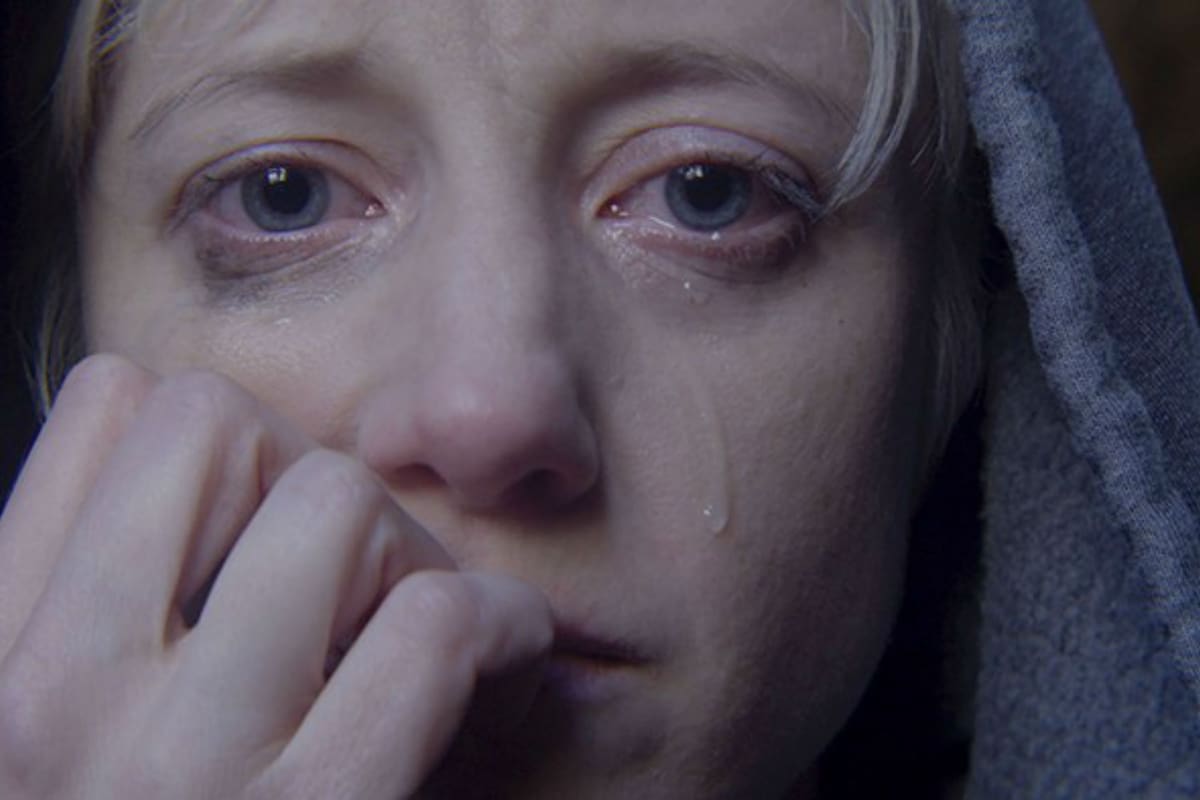 Andrea Riseborough en Crocodile, el tercer capítulo de la cuarta temporada