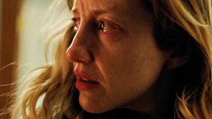 Andrea Riseborough en To Leslie (2022), película por la que fue nominada al Oscar como mejor actriz