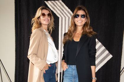 Andrea "Tucu" Martínez y Juliana Awada en la presentación de arte Lalana de Flor Cherñajovsky