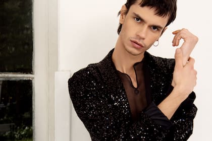 Andrea Urquizu convocó a un bailarín del Colón para mostrar sus diseños