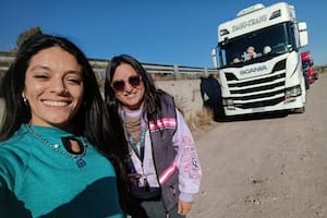 Son amigas, camioneras y llevan semanas lejos de sus hijos por el cierre de la frontera con Chile