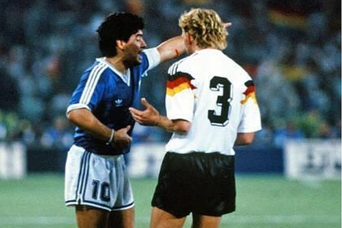 Andreas Brehme y Diego Maradona