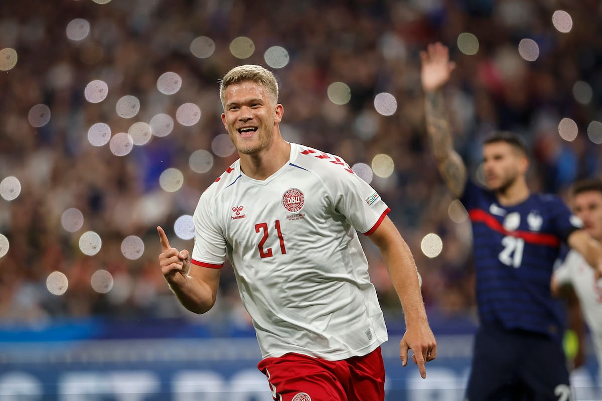 Andreas Cornelius ingresó en el segundo tiempo y dio vuelta el partido; Dinamarca amargó a Francia