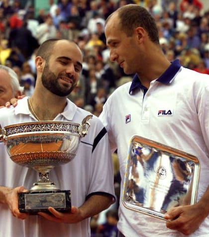 Andrei Medvedev con Agassi en el 94.