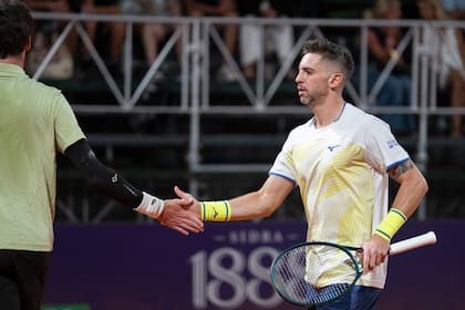 Andreozzi, después de tres vuelos, llegó a Buenos Aires desde Corea del Sur, debutó en el ATP porteño en pareja con el francés Manuel Guinard y celebró