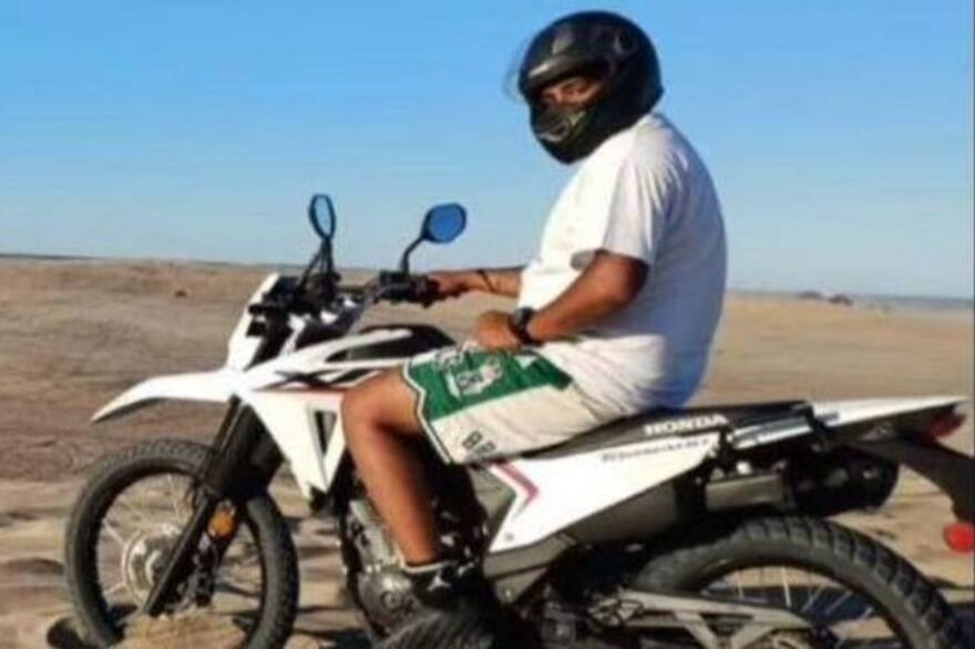Murió un joven por una caída con su moto en los médanos de Villa Gesell y suma una nueva tragedia Murió un joven por una caída con su moto en los médanos de Villa Gesell y suma una nueva tragedia
