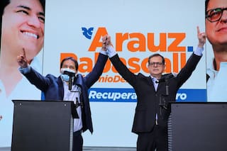En Ecuador, la sombra de Correa marca el final de una campaña alterada