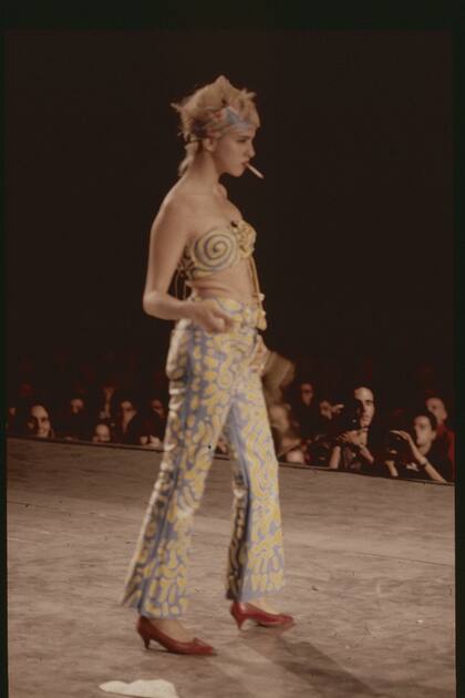Andrés Baño. A los 20 años se presentó con un desfile en la Bienal de Arte Joven
