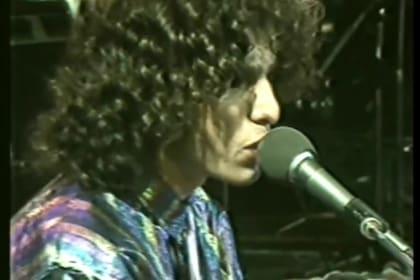 Andrés Calamaro en días de Los Abuelos de la Nada, cuando escribió su primer gran hit, "Mil horas"