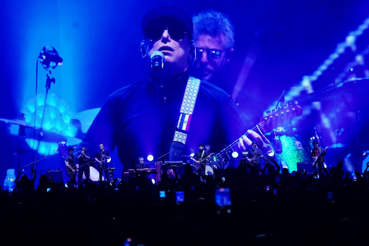 Andrés Calamaro inició este martes su serie de conciertos en el Movistar Arena