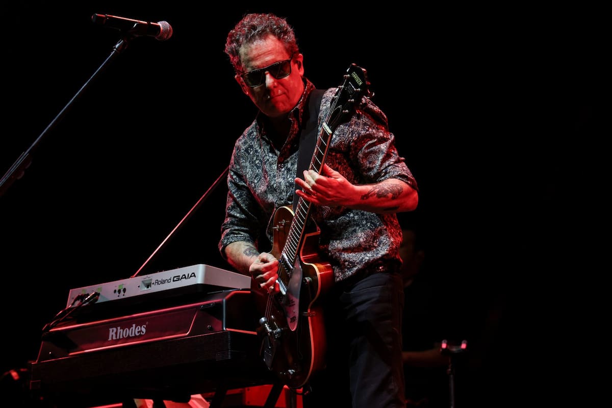 Andrés Calamaro vuelve al Movistar Arena el 26 de mayo con su gira “Como Cantor” que toma su nombre de una cita del Martín Fierro y se apoya en una idea rectora: el canto como “expresión vital y territorio común”