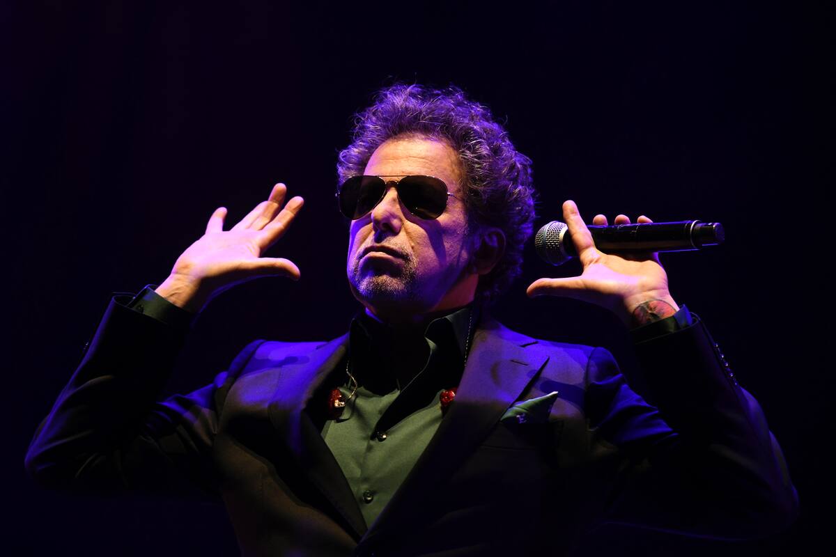 Andrés Calamaro y Andrés Tartúfoli mantienen hace tiempo una amistosa relación, de ese vínculo y sus conversaciones surgió el tema "El nadador", que pronto verá la luz