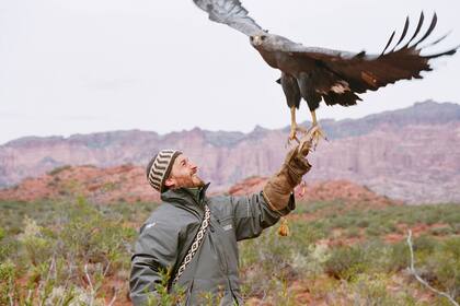 Andrés Capdevielle con una Águila Coronada
