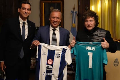 Andrés Fassi, el presidente de Talleres, de Córdoba, se fotografió con Javier Milei, el mandatario de la Nación; ambos están en favor de las sociedades anónimas deportivas.