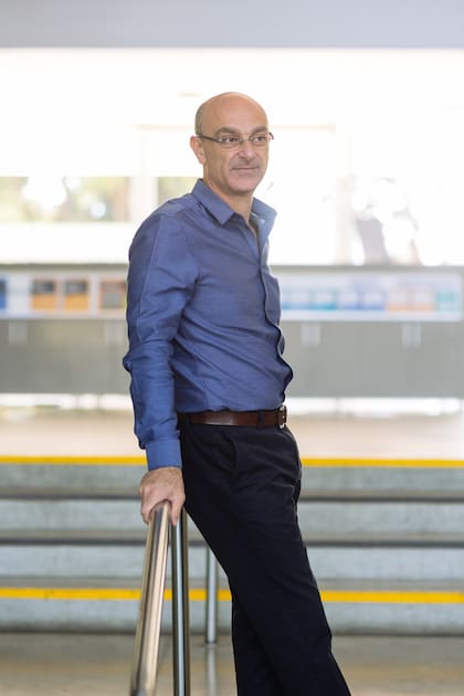 Andrés Hatum: "En el futuro cercano, la oficina -o mejor dicho los espacios compartidos- va a seguir existiendo, pero con un avance muy marcado de la tecnología, que hoy pasa por el zoom pero que mañana puede ser el metaverso, lo que va a terminar acelerando el proceso de digitalización"