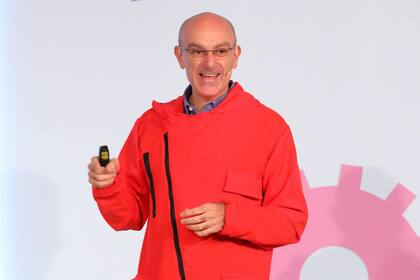 Andrés Hatum, vestido con el mameluco típico de la serie