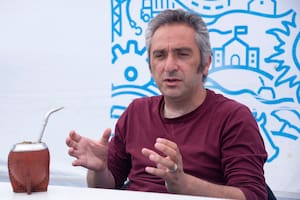Andres Larroque, ministro de desarrollo de la comunidad en el predio de Guernica