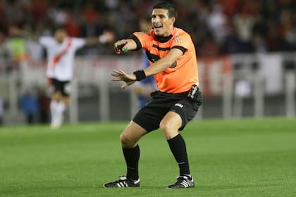 Andrés Merlos es el árbitro designado para el enfrentamiento entre River e Independiente, del domingo
