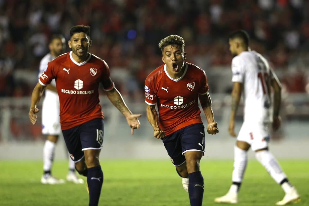 Andrés Roa festeja el 1-0 para Independiente