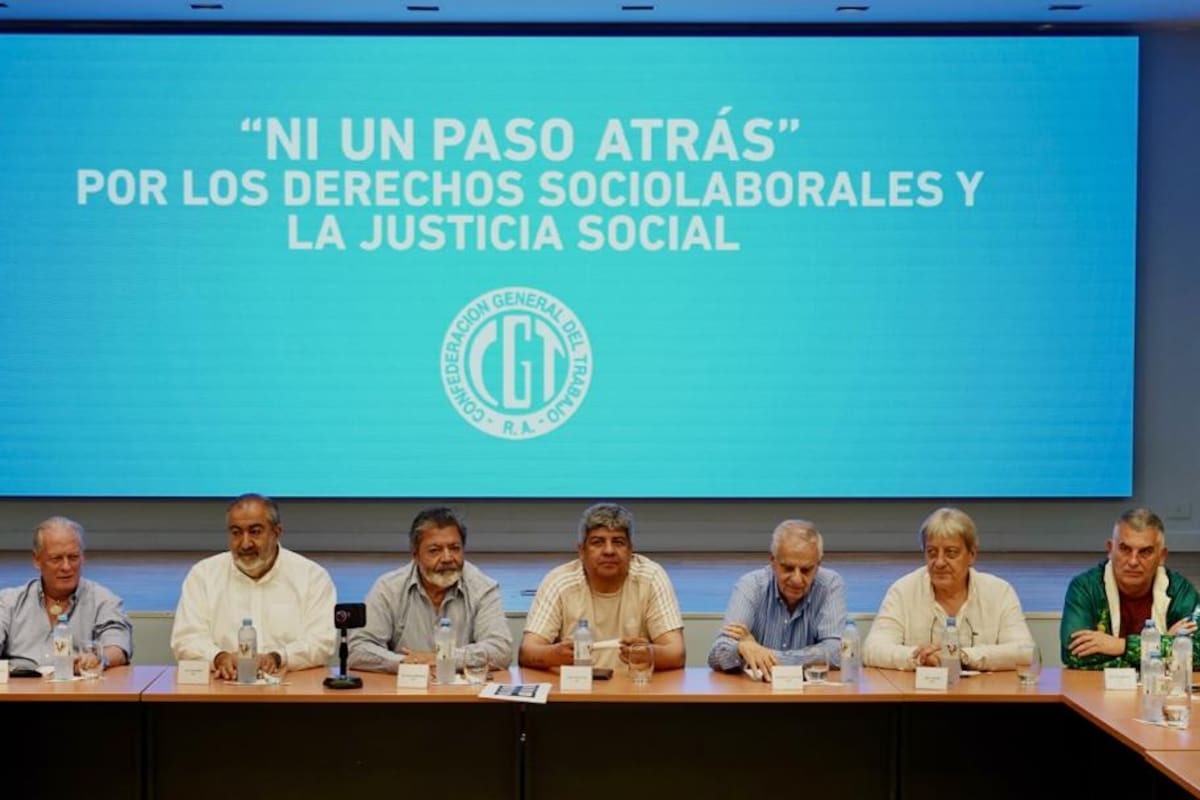 Andrés Rodríguez, Héctor Daer, Gerardo Martínez, Pablo Moyano, José Luis Lingeri, Abel Furlán y Mario Manrique encabezan la reunión de la CGT tras el triunfo de Milei