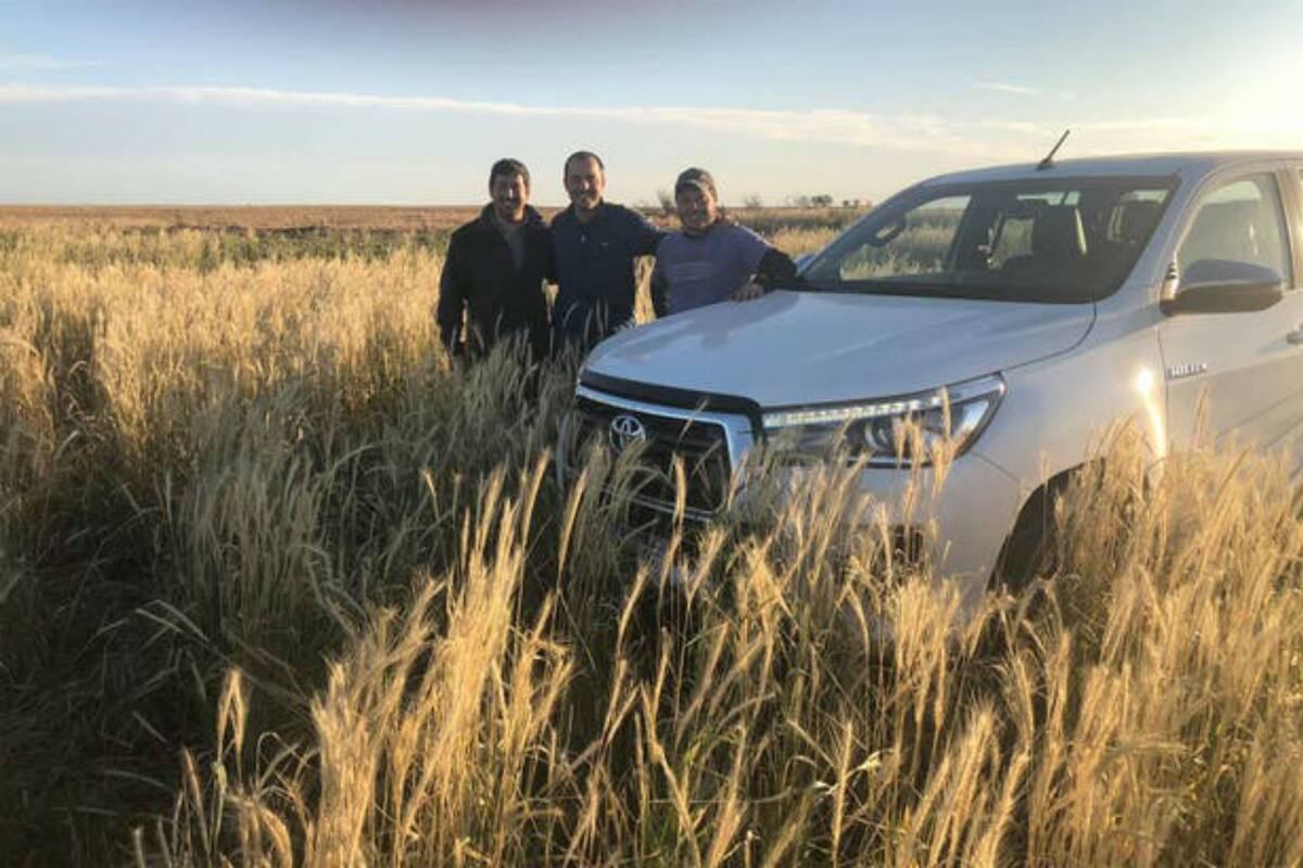 Andrés Vavrik Brune, en el centro: