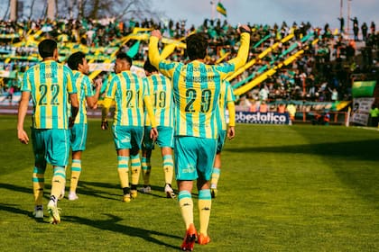 Andrés Vombergar marcó el primer gol de Aldosivi y también el segundo..., que sería anulado.