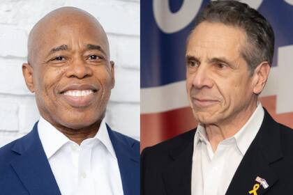 Andrew Cuomo (derecha) criticó a Eric Adams (izquierda) por las inundaciones en el metro de Nueva York