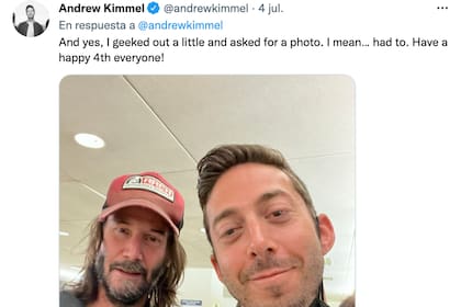 Andrew Kimmel aprovechó para tomarse una fotografía con Keanu Reeves (Foto: Twitter @andrewkimmel)
