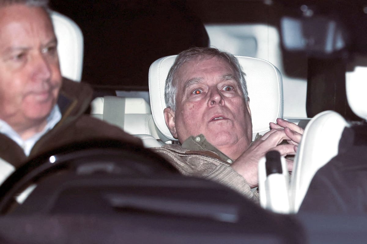 Andrew Mountbatten Windsor el día en que fue arrestado bajo sospecha de mala conducta en un cargo público, después de que el Departamento de Justicia de Estados Unidos publicara más registros vinculados a Jeffrey Epstein