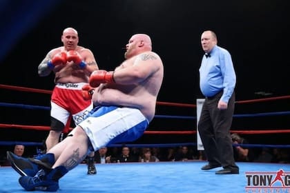 Andrew sufrió un tremendo nocaut en su debut en el boxeo