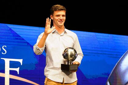 Andrew Teuten había recibido el premio al mejor lateral del futbol uruguayo, pero no jugará en Independiente, sino en Colón.