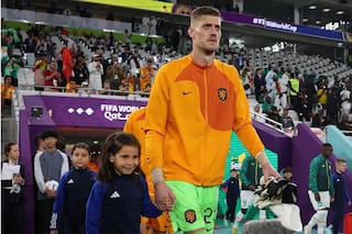 El gigante neerlandés que no les hizo caso a los padres, descolocó a todos... y ahora va por Messi